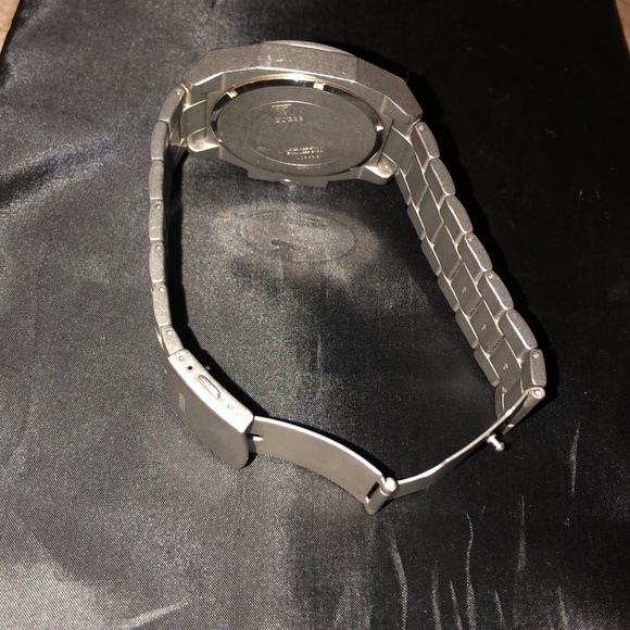 Silver guess watch! - Picture 3 of 4